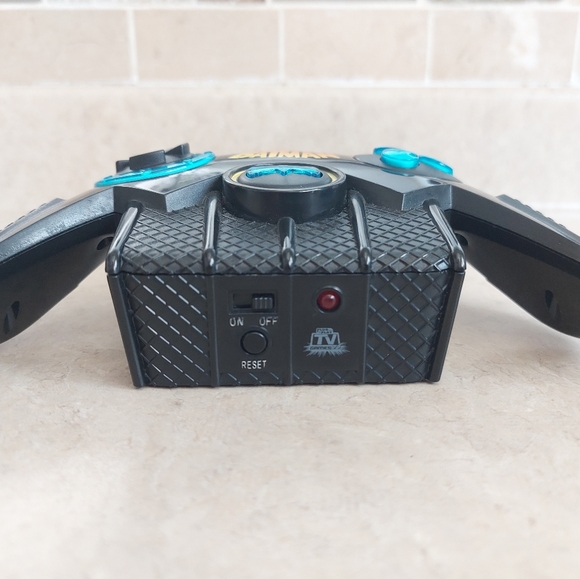 The Batman TV Plug N Play Jakks Pacific The Batman Handheld Video Game C… - Picture 3 of 7